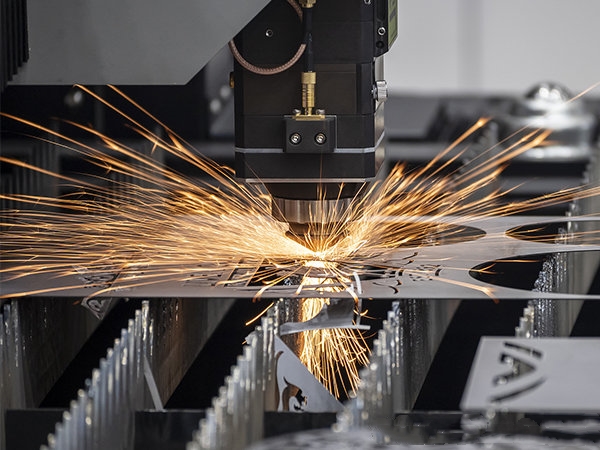 怎樣挑選合格的金屬激光加工廠家 激光切割加工.jpg