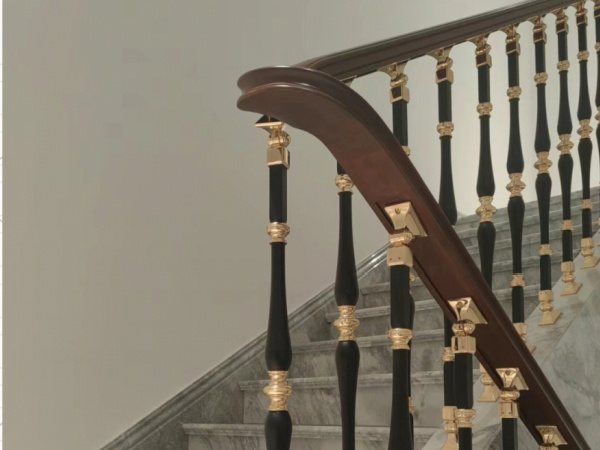 選別墅弧形樓梯廠家？別光聽故事，帶你三步看穿真實力！